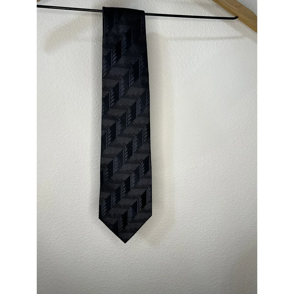 Metropolitan Museum Of Art Black and Gray with a woven leaf pattern Silk Necktie
